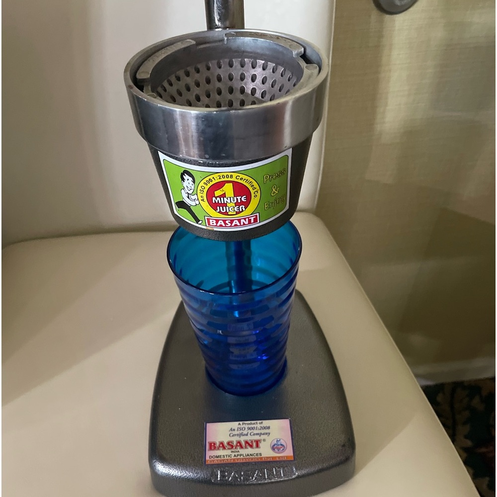 Orange juice maker with hand users ❤️